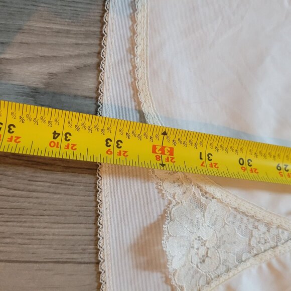 Vintage Warners White Slip Dress 36 W/ Lace Details & Adjustable Straps - Picture 11 of 11